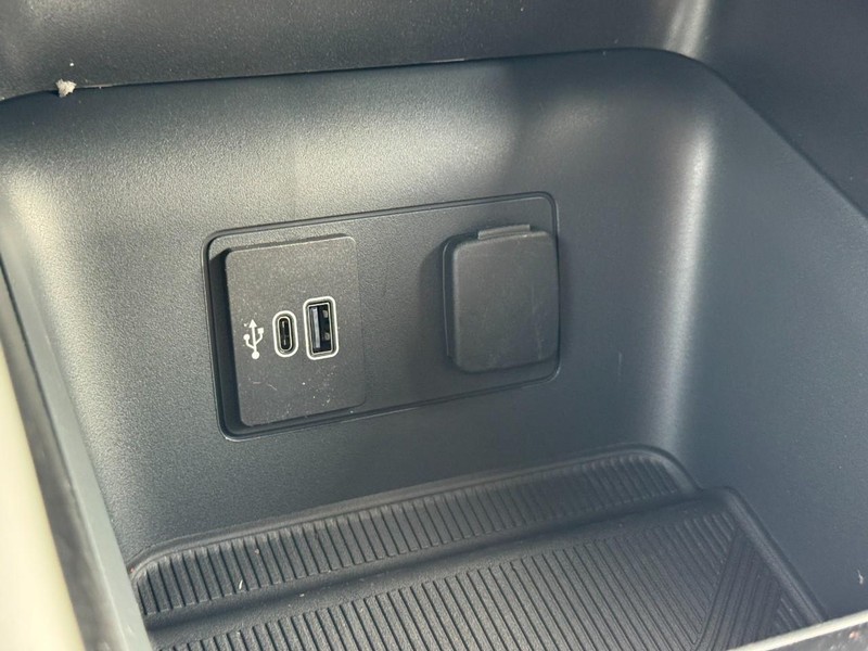 Ford Explorer Vehicle Image 15