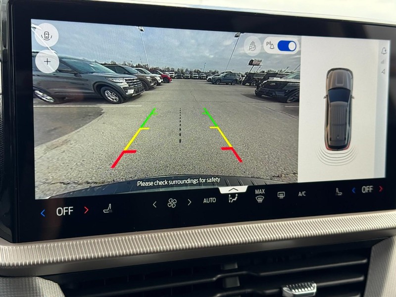 Ford Explorer Vehicle Image 17