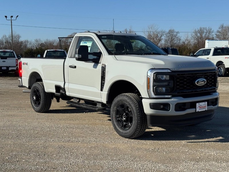 Ford Super Duty F-250 SRW Vehicle Image 02