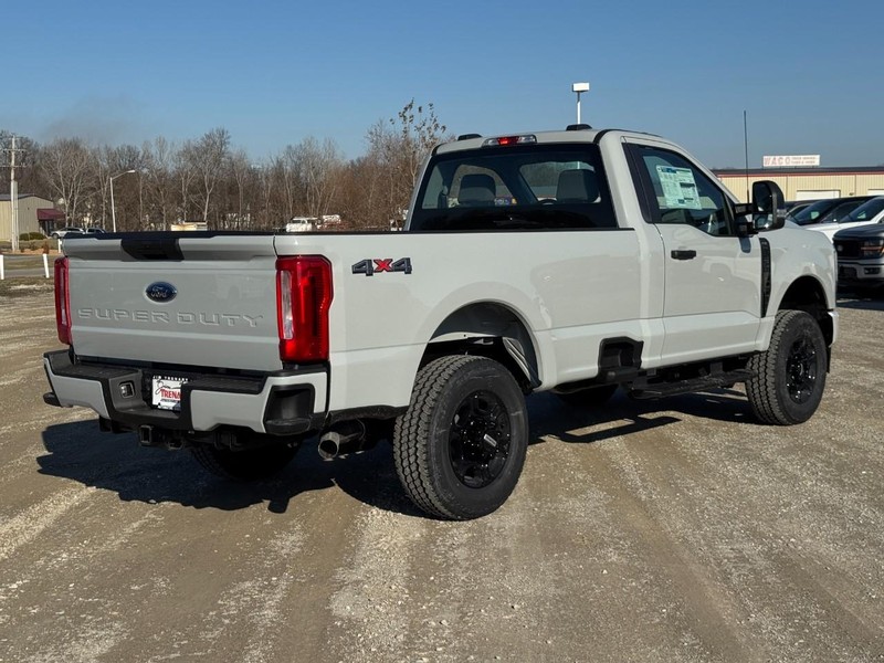 Ford Super Duty F-250 SRW Vehicle Image 03