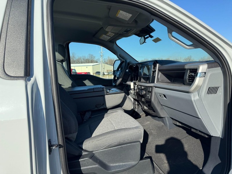 Ford Super Duty F-250 SRW Vehicle Image 06