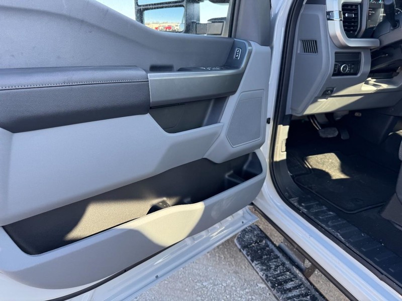 Ford Super Duty F-250 SRW Vehicle Image 09