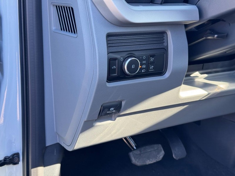 Ford Super Duty F-250 SRW Vehicle Image 10