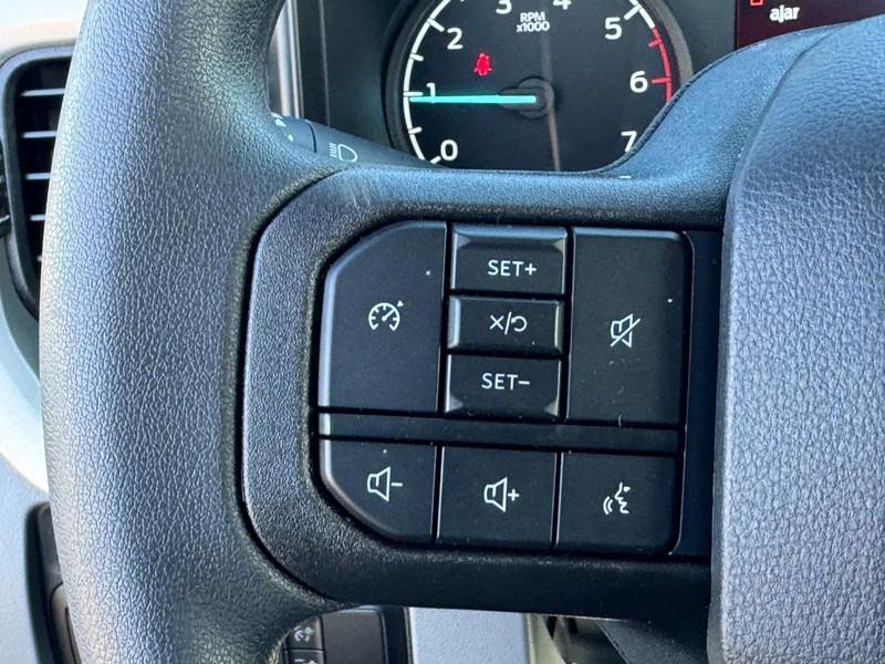 Ford Super Duty F-250 SRW Vehicle Image 11