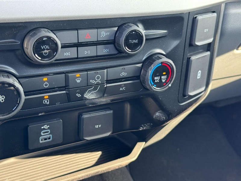 Ford Super Duty F-250 SRW Vehicle Image 14