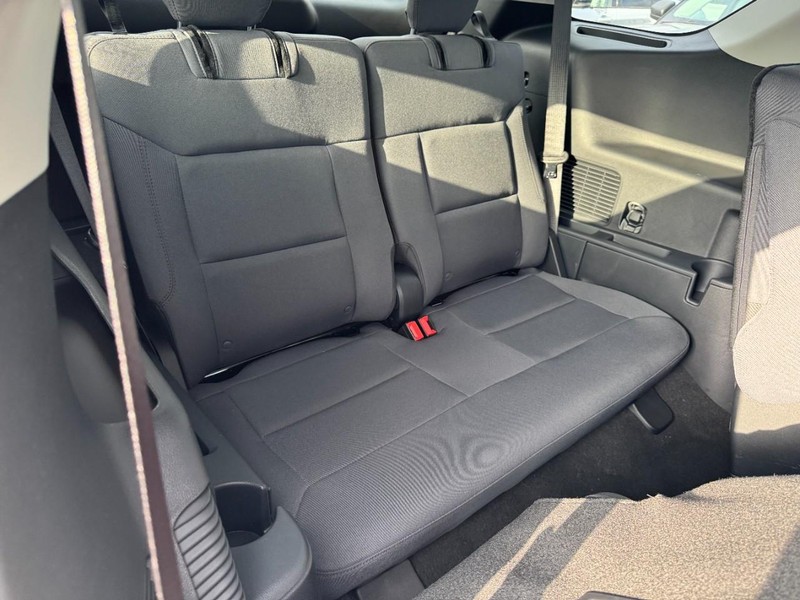 Ford Explorer Vehicle Full-screen Gallery Image 6