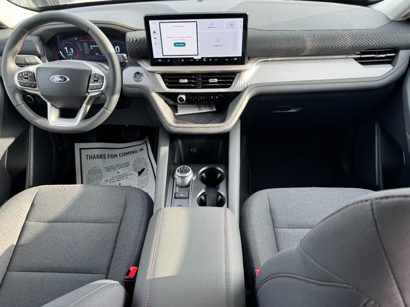 Ford Explorer Vehicle Full-screen Gallery Image 7