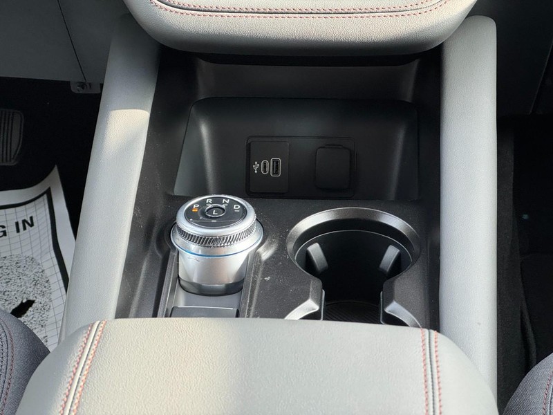 Ford Explorer Vehicle Full-screen Gallery Image 10