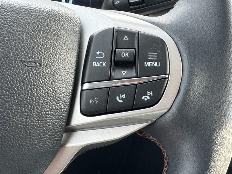 Ford Explorer Vehicle Full-screen Gallery Image 14