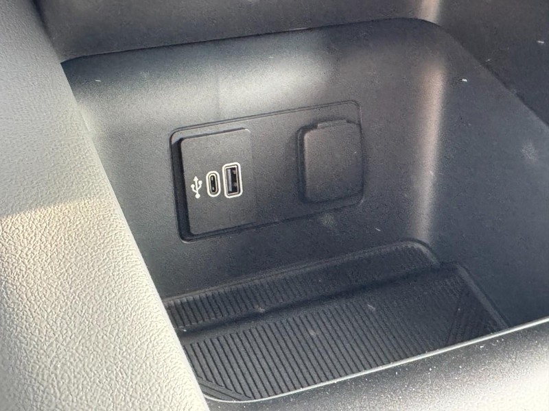 Ford Explorer Vehicle Full-screen Gallery Image 15