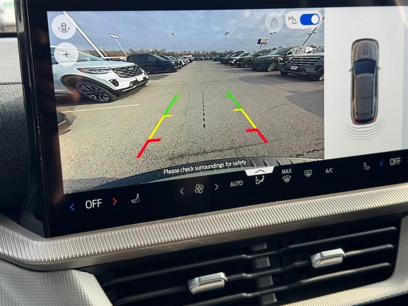 Ford Explorer Vehicle Full-screen Gallery Image 16