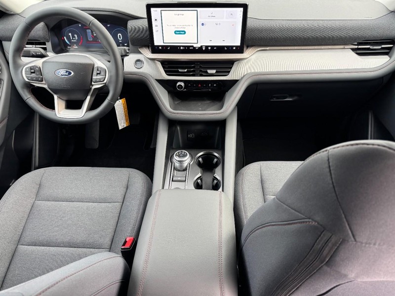 Ford Explorer Vehicle Full-screen Gallery Image 7