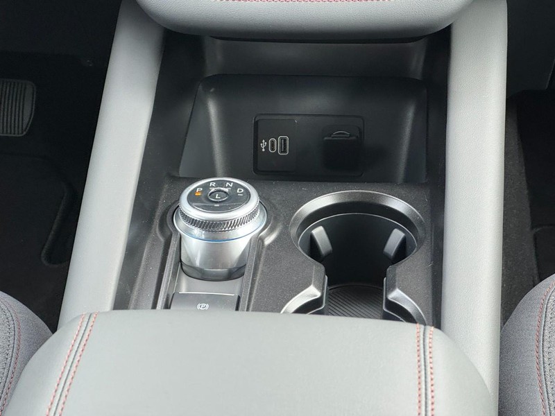 Ford Explorer Vehicle Full-screen Gallery Image 10