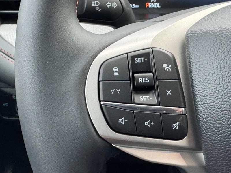 Ford Explorer Vehicle Full-screen Gallery Image 13