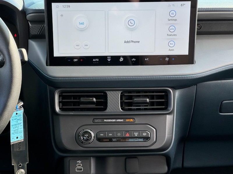 Ford Maverick Vehicle Image 12