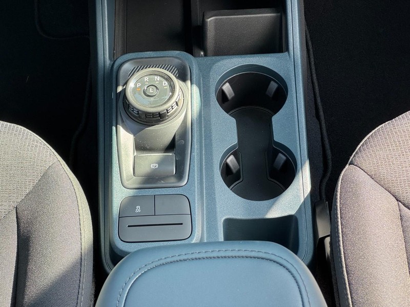 Ford Maverick Vehicle Image 13