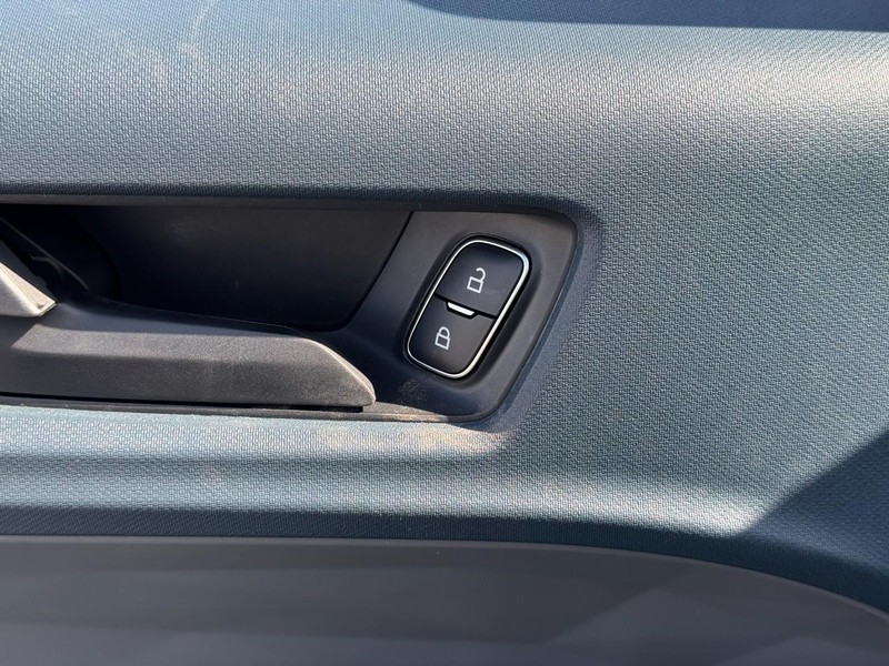 Ford Maverick Vehicle Image 15