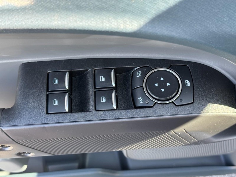 Ford Maverick Vehicle Image 16