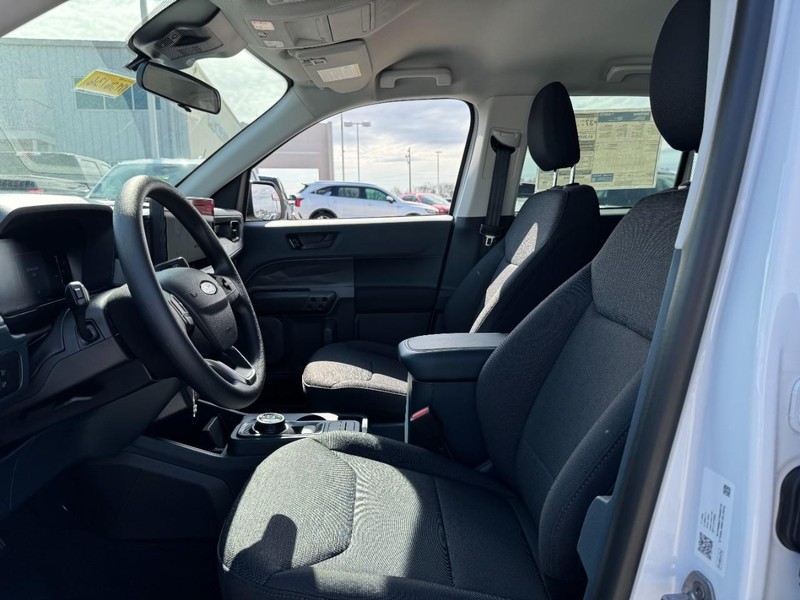 Ford Maverick Vehicle Image 17