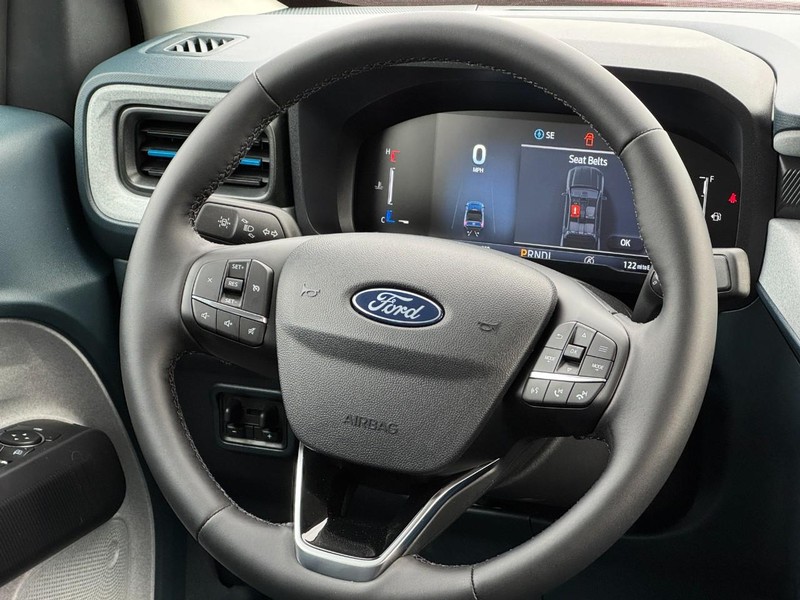 Ford Maverick Vehicle Full-screen Gallery Image 7