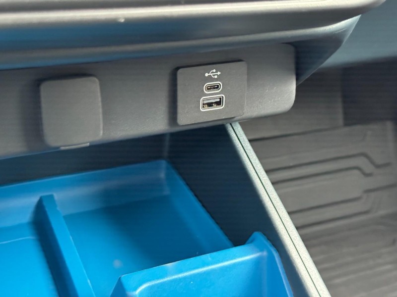 Ford Maverick Vehicle Full-screen Gallery Image 14