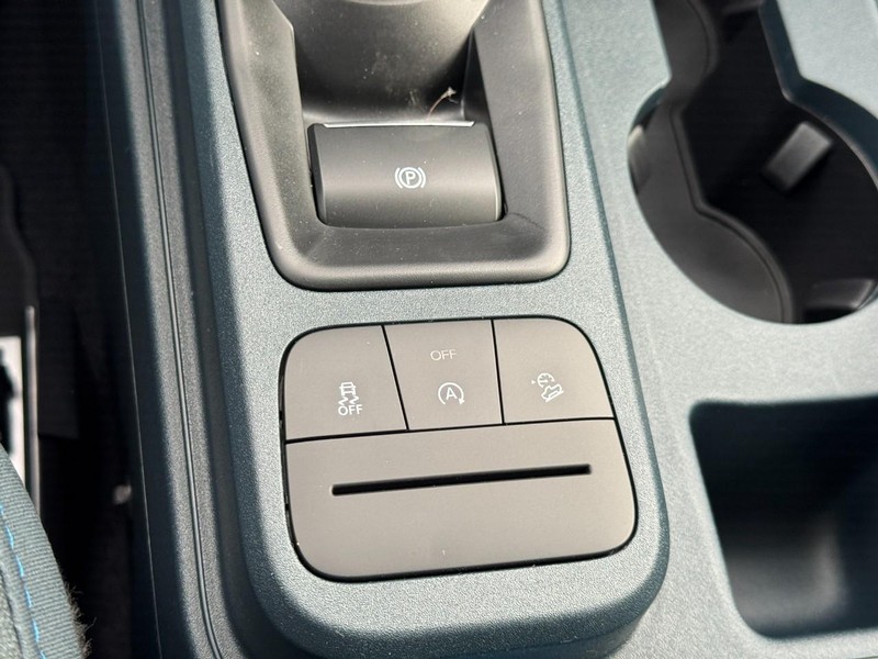 Ford Maverick Vehicle Full-screen Gallery Image 15