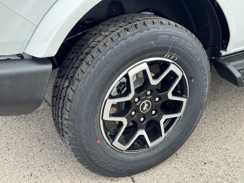 Ford Bronco Vehicle Image 04