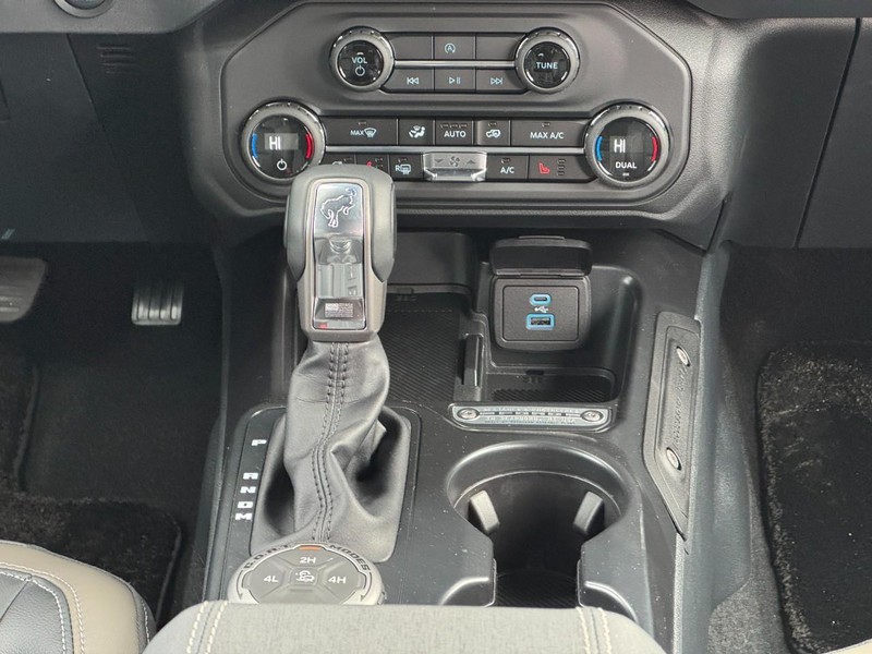 Ford Bronco Vehicle Image 09