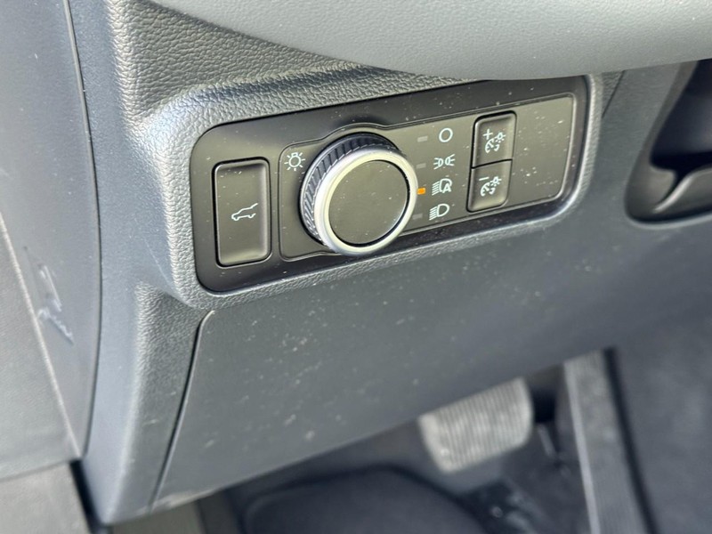 Ford Explorer Vehicle Image 13