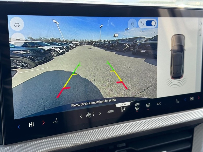 Ford Explorer Vehicle Image 18