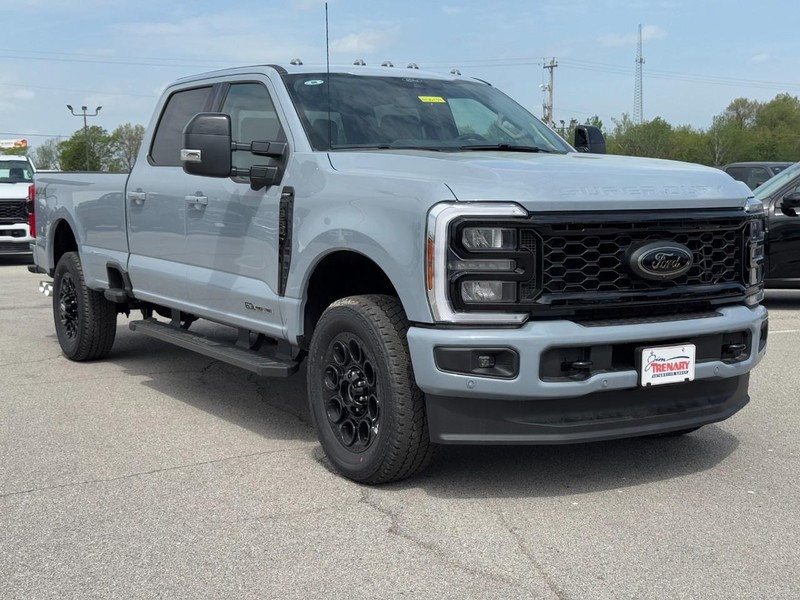 Ford Super Duty F-350 SRW Vehicle Full-screen Gallery Image 2