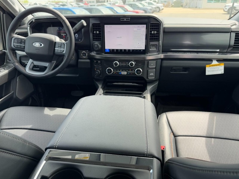 Ford Super Duty F-350 SRW Vehicle Full-screen Gallery Image 6