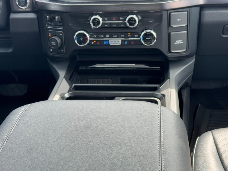 Ford Super Duty F-350 SRW Vehicle Full-screen Gallery Image 9