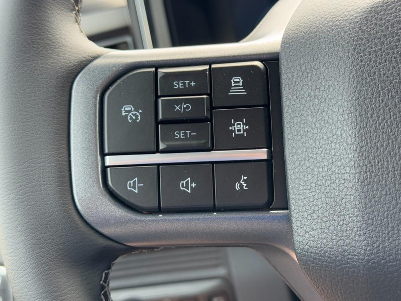 Ford Super Duty F-350 SRW Vehicle Full-screen Gallery Image 11