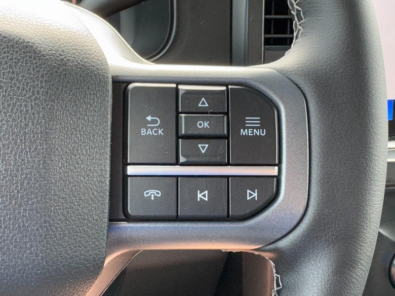 Ford Super Duty F-350 SRW Vehicle Full-screen Gallery Image 12