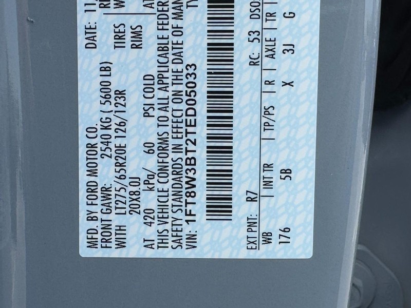 Ford Super Duty F-350 SRW Vehicle Full-screen Gallery Image 17