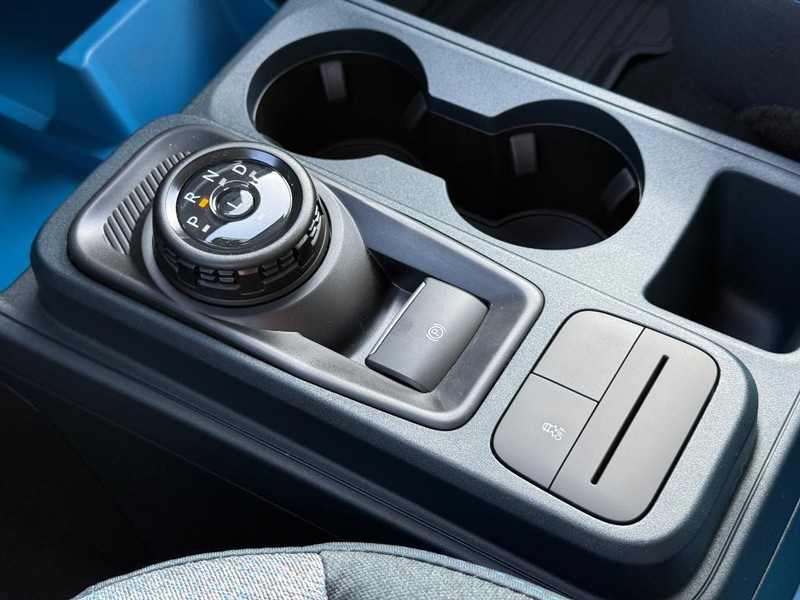 Ford Maverick Vehicle Image 13