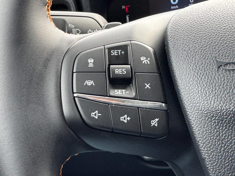 Ford Maverick Vehicle Image 15