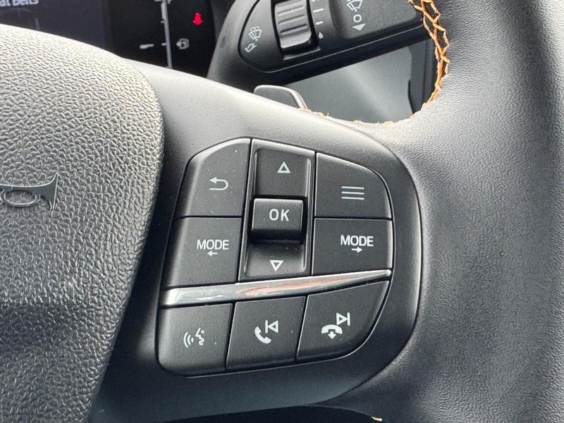 Ford Maverick Vehicle Image 16