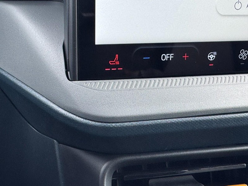 Ford Maverick Vehicle Image 17