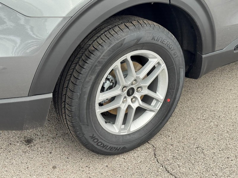 Ford Explorer Vehicle Image 04