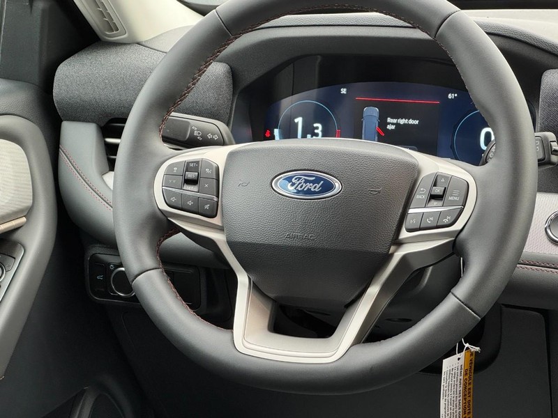 Ford Explorer Vehicle Image 08