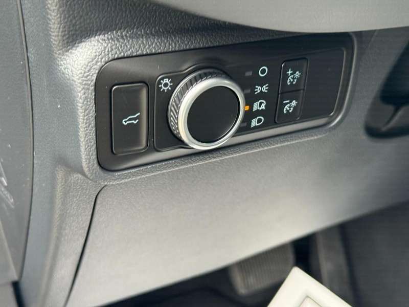 Ford Explorer Vehicle Image 12