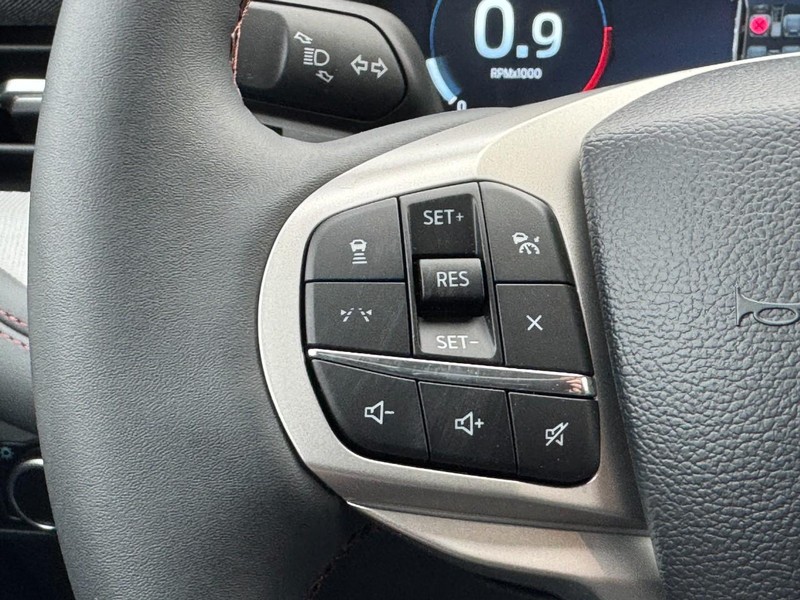 Ford Explorer Vehicle Image 13