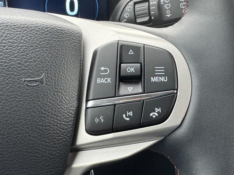 Ford Explorer Vehicle Image 14