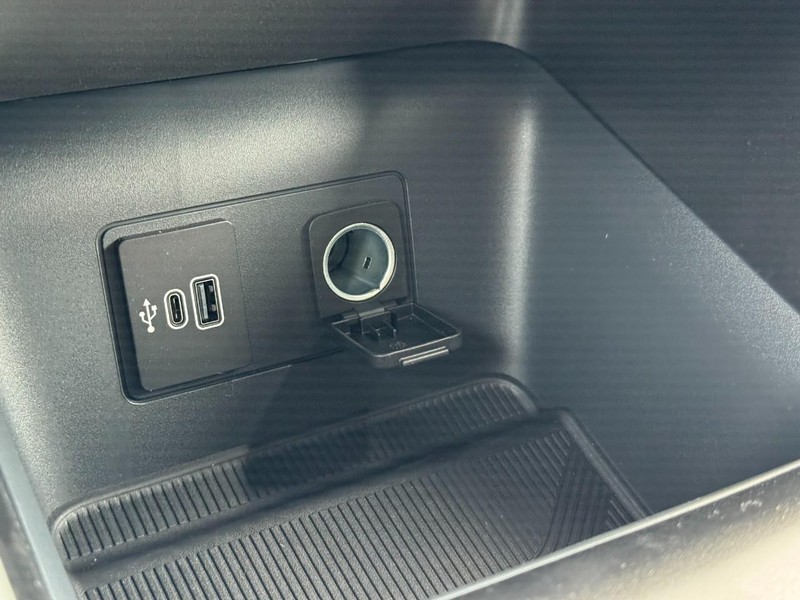 Ford Explorer Vehicle Image 15