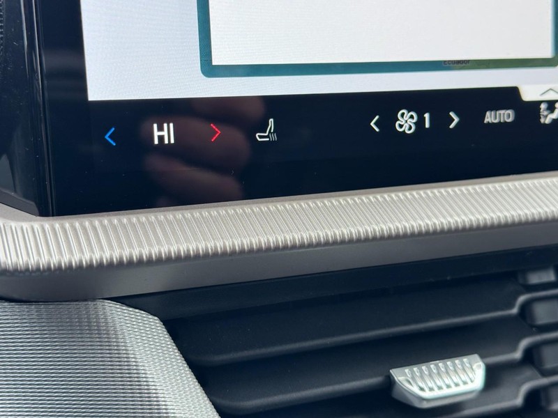 Ford Explorer Vehicle Image 16