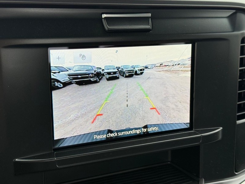 Ford Super Duty F-250 SRW Vehicle Full-screen Gallery Image 12