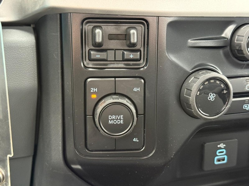 Ford Super Duty F-250 SRW Vehicle Full-screen Gallery Image 13