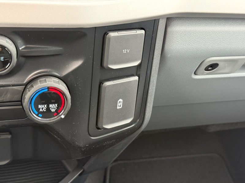 Ford Super Duty F-250 SRW Vehicle Full-screen Gallery Image 15